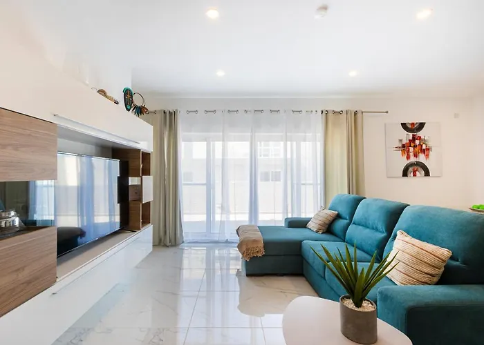 H4- Modern Penthouse With Large Terrace And Views