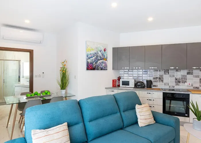 H4- Modern Penthouse With Large Terrace And Views