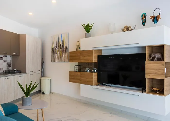 H4- Modern Penthouse With Large Terrace And Views