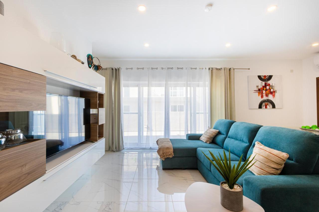 H4- Modern Penthouse With Large Terrace And Views San Gwann