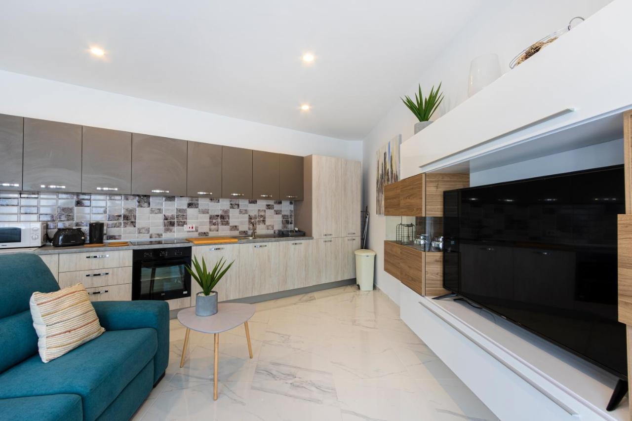 H4- Modern Penthouse With Large Terrace And Views Apartment San Gwann