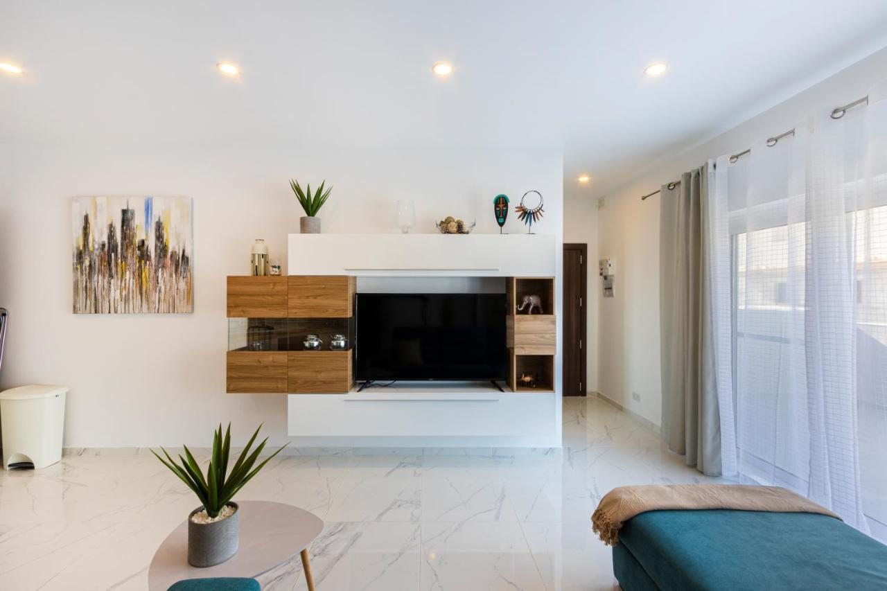 H4- Modern Penthouse With Large Terrace And Views Apartment *
