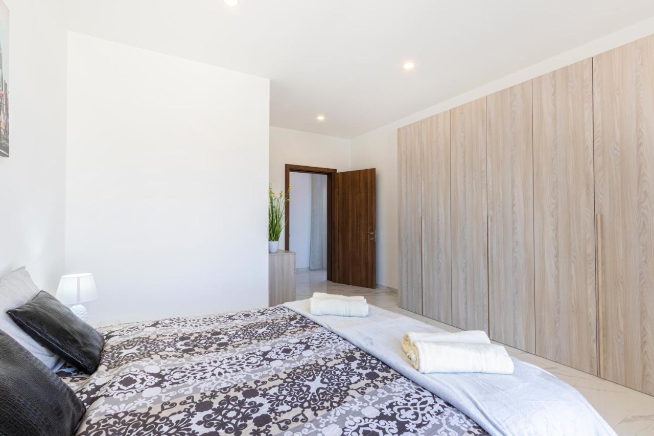 Apartment H4- Modern Penthouse With Large Terrace And Views *