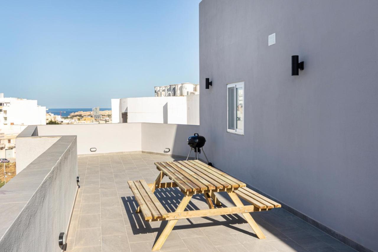 H4- Modern Penthouse With Large Terrace And Views Apartment San Gwann