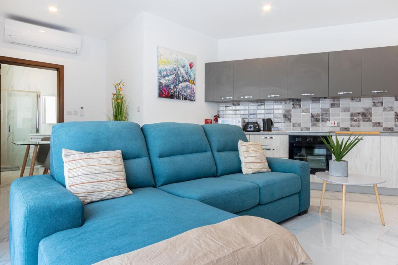 H4- Modern Penthouse With Large Terrace And Views * San Gwann