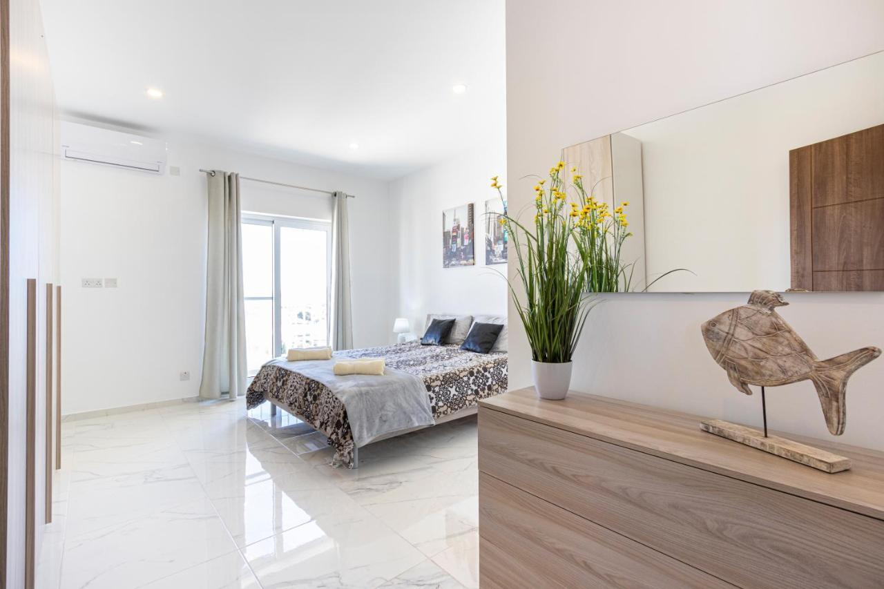H4- Modern Penthouse With Large Terrace And Views * San Gwann